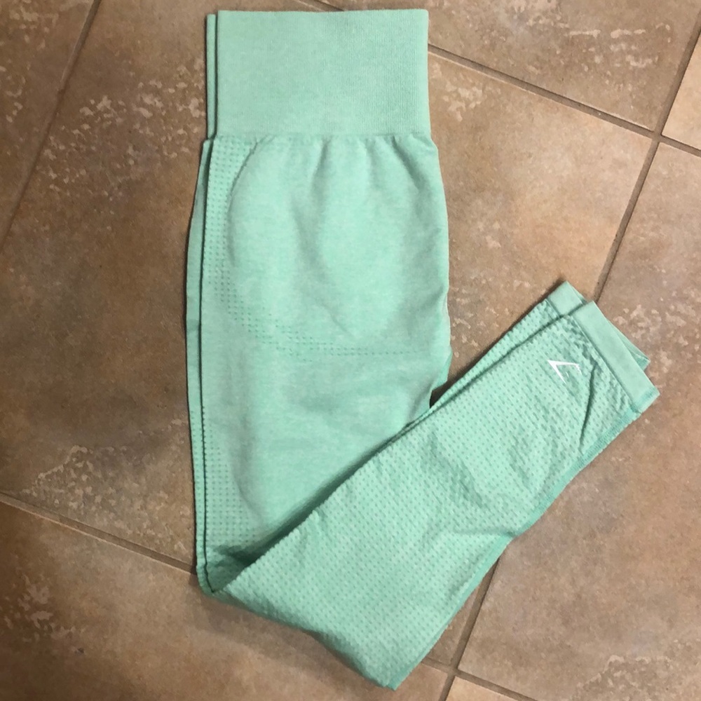 Brand new never worn gym shark size M